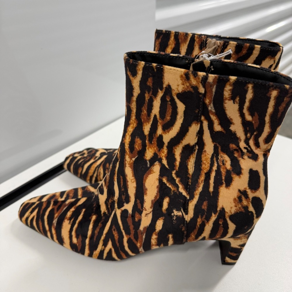 A New Day Women Tigris Ankle Boots Brown Tiger Print Pointed Toe Low Heel 8.5 - Picture 8 of 8